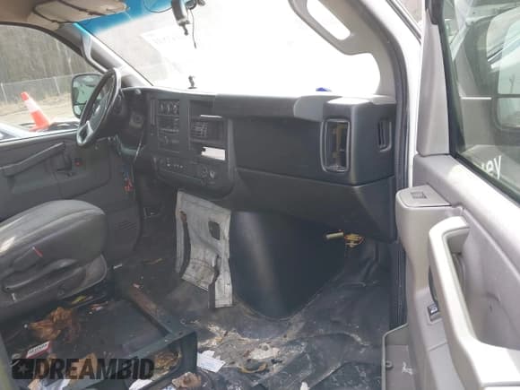 ✅ 2016 Chevrolet Express Cargo • VIN: 1GCZGHFF1G1247447 • Лот: 41432611. Опубликован ранее на IAAI с пробегом 111 432 миль. Бесплатный доступ к архиву аукционных продаж из США и подробный отчёт об истории автомобиля на DreamBid. Изображение 5.