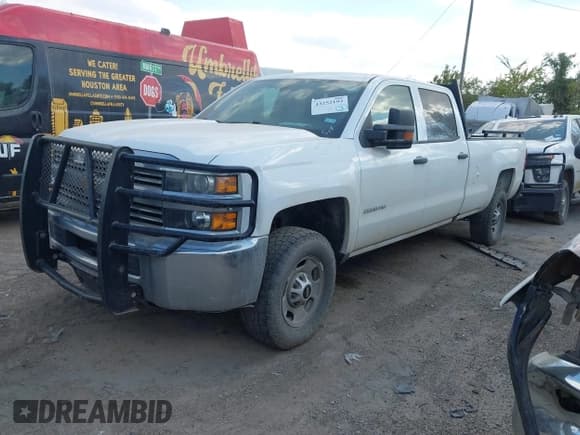 ✅ 2018 Chevrolet Silverado 2500HD Work Truck • VIN: 1GC1CUEG5JF211573 • Лот: 43252193. Опубликован ранее на IAAI с пробегом 220 060 миль. Бесплатный доступ к архиву аукционных продаж из США и подробный отчёт об истории автомобиля на DreamBid. Изображение 2.