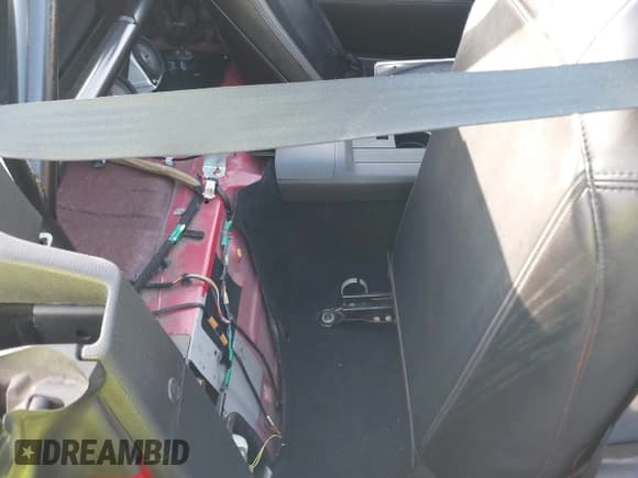 ✅ 2006 Mazda MX-5 Miata Touring • VIN: JM1NC25F360102939 • Lot: 41194656. Wystawiony na IAAI z przebiegiem 83 592 mil. Bezpłatny archiwum sprzedaży aukcyjnych z USA i szczegółowy raport historii pojazdu na DreamBid. Zdjęcie 8.