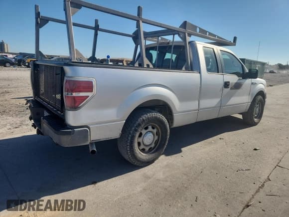 ✅ 2010 Ford F-150 XL • VIN: 1FTEX1CWXAFC37116 • Lot: 86507135. Wystawiony na Copart z przebiegiem 173 162 mil. Bezpłatny archiwum sprzedaży aukcyjnych z USA i szczegółowy raport historii pojazdu na DreamBid. Zdjęcie 3.