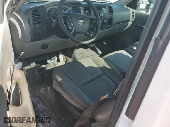 ✅ 2012 Chevrolet Silverado 2500HD Work Truck • VIN: 1GC0CVCG5CF138907 • Lot: 63101555. Wystawiony na Copart z przebiegiem 332 432 mil. Bezpłatny archiwum sprzedaży aukcyjnych z USA i szczegółowy raport historii pojazdu na DreamBid. Zdjęcie 8.