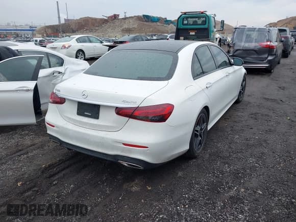 ✅ 2021 Mercedes-Benz E 350 • VIN: W1KZF8EB6MB001569 • Lot: 41651693. Wystawiony na IAAI z przebiegiem 35 156 mil. Bezpłatny archiwum sprzedaży aukcyjnych z USA i szczegółowy raport historii pojazdu na DreamBid. Zdjęcie 4.