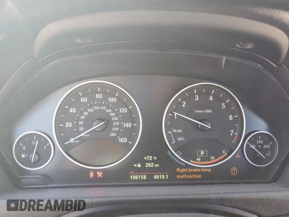 ✅ 2015 BMW 3 Series 320i • VIN: WBA3B1G50FNT07076 • Lot: 89539905. Wystawiony na Copart z przebiegiem 196 158 mil. Bezpłatny archiwum sprzedaży aukcyjnych z USA i szczegółowy raport historii pojazdu na DreamBid. Zdjęcie 9.