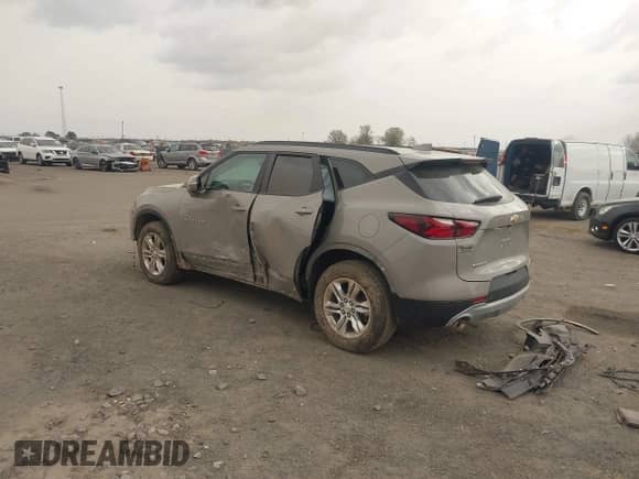 2021 Chevrolet Blazer LT z VIN 3GNKBCR47MS545399, wystawiony jako IAAI lot #41822104 z przebiegiem 60 182 mil mil oraz . Historia ofert i sprzedaży dostępna na DreamBid. Obrazek 3.