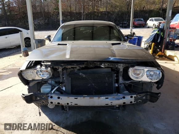 ✅ 2012 Dodge Challenger SXT Plus • VIN: 2C3CDYAG0CH135401 • Lot: 41336245. Wystawiony na Copart z przebiegiem Nie podano. Bezpłatny archiwum sprzedaży aukcyjnych z USA i szczegółowy raport historii pojazdu na DreamBid. Zdjęcie 5.