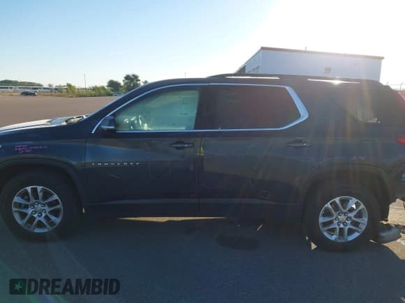 ✅ 2019 Chevrolet Traverse LT • VIN: 1GNEVHKW5KJ219001 • Lot: 43404036. Wystawiony na IAAI z przebiegiem 77 211 mil. Bezpłatny archiwum sprzedaży aukcyjnych z USA i szczegółowy raport historii pojazdu na DreamBid. Zdjęcie 15.