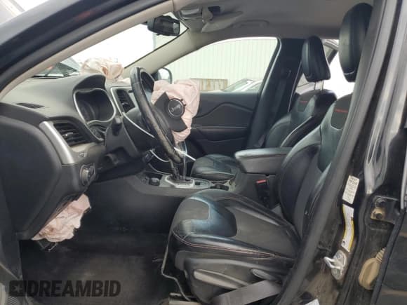 ✅ 2015 Jeep Cherokee Trailhawk • VIN: 1C4PJMBS8FW786508 • Lot: 82403185. Wystawiony na Copart z przebiegiem 145 826 mil. Bezpłatny archiwum sprzedaży aukcyjnych z USA i szczegółowy raport historii pojazdu na DreamBid. Zdjęcie 7.