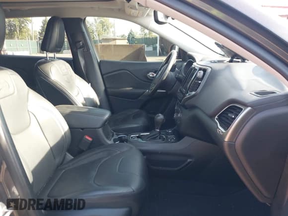 ✅ 2019 Jeep Cherokee Overland • VIN: 1C4PJMJN1KD123900 • Лот: 43350986. Опубликован ранее на IAAI с пробегом 105 541 миль. Бесплатный доступ к архиву аукционных продаж из США и подробный отчёт об истории автомобиля на DreamBid. Изображение 5.