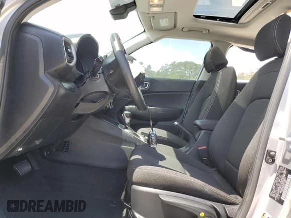 ✅ 2025 Hyundai Venue SEL • VIN: KMHRC8A35SU365903 • Lot: 53184665. Listed on Copart with 1,455 mi. Free auction sales archive from the USA and detailed vehicle history report at DreamBid. Image 7.