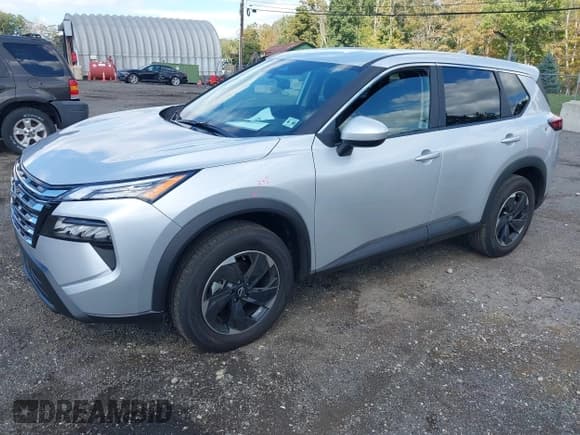 ✅ 2025 Nissan Rogue SV • VIN: 5N1BT3BB0SC858131 • Lot: 43298421. Listed on IAAI with 942 mi. Free auction sales archive from the USA and detailed vehicle history report at DreamBid. Image 2.