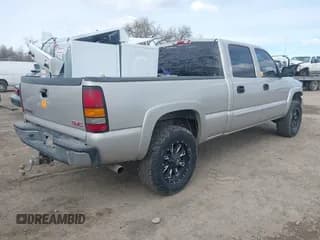✅ 2005 GMC Sierra 1500HD SLE • VIN: 1GTGC13U75F816427 • Lot: 41803548. Wystawiony na IAAI z przebiegiem Nie podano. Bezpłatny archiwum sprzedaży aukcyjnych z USA i szczegółowy raport historii pojazdu na DreamBid. Zdjęcie 4.