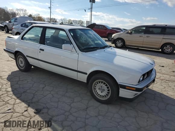 ✅ 1990 BMW 3 Series • VIN: WBAAA2311LAE72952 • Lot: 81893934. Wystawiony na Copart z przebiegiem 149 847 mil. Bezpłatny archiwum sprzedaży aukcyjnych z USA i szczegółowy raport historii pojazdu na DreamBid. Zdjęcie 4.