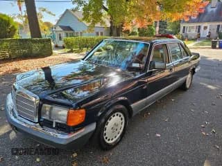 ✅ 1988 Mercedes-Benz 560 • VIN: WDBCA39D0JA410101 • Лот: 78961194. Опубликован ранее на Copart с пробегом 247 459 миль. Бесплатный доступ к архиву аукционных продаж из США и подробный отчёт об истории автомобиля на DreamBid. Изображение 1.
