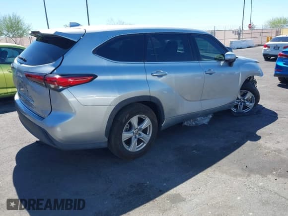✅ 2021 Toyota Highlander LE • VIN: 5TDZZRAH0MS031760 • Лот: 42851225. Опубликован ранее на IAAI с пробегом 93 017 миль. Бесплатный доступ к архиву аукционных продаж из США и подробный отчёт об истории автомобиля на DreamBid. Изображение 4.