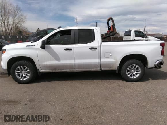 ✅ 2023 Chevrolet Silverado 1500 Work Truck • VIN: 1GCRDAED9PZ297966 • Lot: 41854997. Wystawiony na IAAI z przebiegiem 21 939 mil. Bezpłatny archiwum sprzedaży aukcyjnych z USA i szczegółowy raport historii pojazdu na DreamBid. Zdjęcie 14.