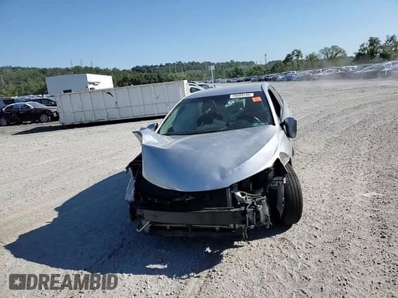 ✅ 2016 Toyota Camry XLE • VIN: 4T4BF1FK1GR543884 • Lot: 70409745. Wystawiony na Copart z przebiegiem Nie podano. Bezpłatny archiwum sprzedaży aukcyjnych z USA i szczegółowy raport historii pojazdu na DreamBid. Zdjęcie 13.