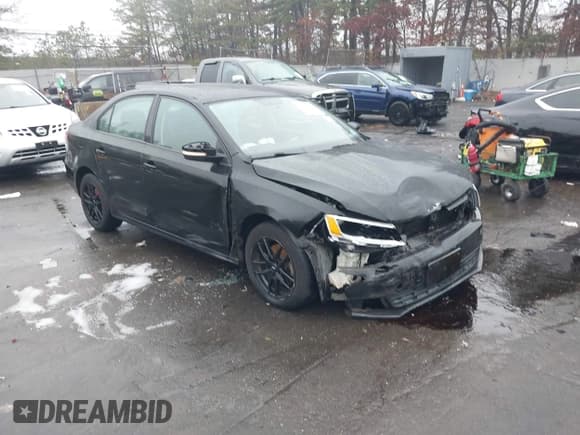 ✅ 2011 Volkswagen Jetta SE • VIN: 3VWDZ7AJ1BM381474 • Lot: 43789543. Wystawiony na IAAI z przebiegiem 82 786 mil. Bezpłatny archiwum sprzedaży aukcyjnych z USA i szczegółowy raport historii pojazdu na DreamBid. Zdjęcie 1.