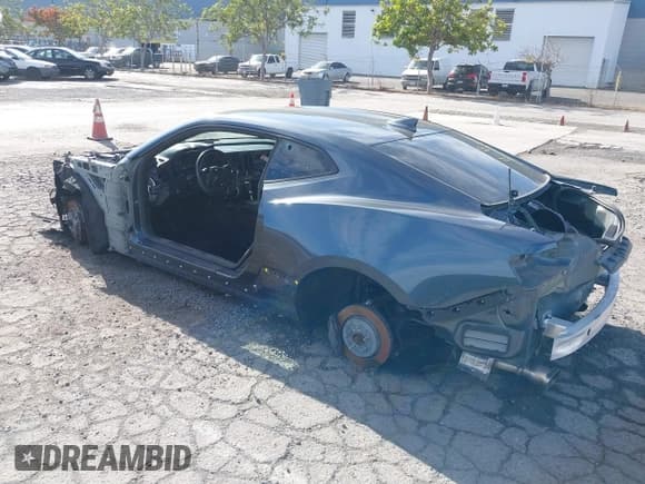 ✅ 2019 Chevrolet Camaro 1SS • VIN: 1G1FF1R7XK0130281 • Lot: 40835495. Wystawiony na IAAI z przebiegiem Nie podano. Bezpłatny archiwum sprzedaży aukcyjnych z USA i szczegółowy raport historii pojazdu na DreamBid. Zdjęcie 3.