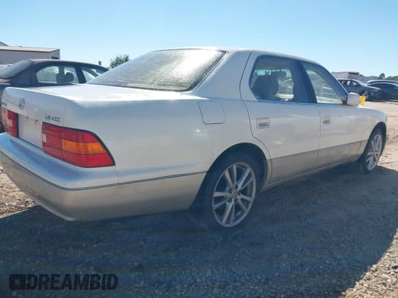 ✅ 1998 Lexus LS 400 • VIN: JT8BH28F6W0128160 • Лот: 43612061. Опубликован ранее на IAAI с пробегом 201 993 миль. Бесплатный доступ к архиву аукционных продаж из США и подробный отчёт об истории автомобиля на DreamBid. Изображение 4.