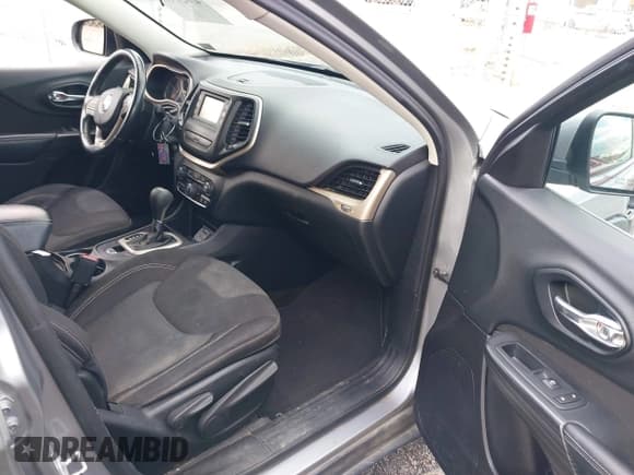 ✅ 2015 Jeep Cherokee Latitude • VIN: 1C4PJLCB0FW737263 • Lot: 43621539. Listed on IAAI with 188,596 mi. Free auction sales archive from the USA and detailed vehicle history report at DreamBid. Image 5.