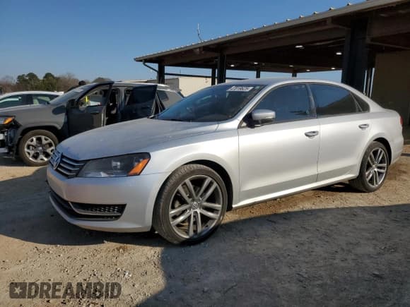 ✅ 2014 Volkswagen Passat S • VIN: 1VWAP7A30EC023444 • Lot: 47019625. Wystawiony na Copart z przebiegiem 122 982 mil. Bezpłatny archiwum sprzedaży aukcyjnych z USA i szczegółowy raport historii pojazdu na DreamBid. Zdjęcie 1.