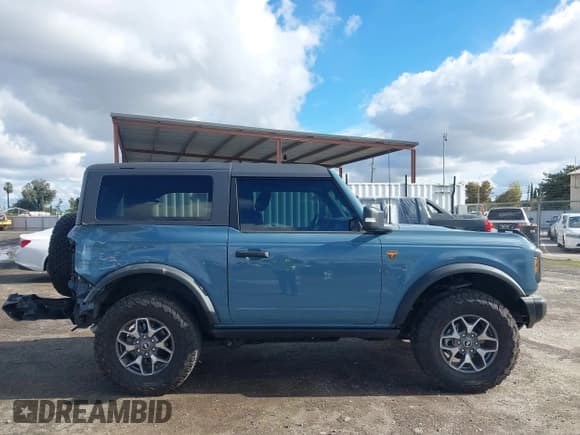 ✅ 2023 Ford Bronco • VIN: 1FMDE5CPXPLB88913 • Lot: 43724458. Listed on IAAI with 10,651 mi. Free auction sales archive from the USA and detailed vehicle history report at DreamBid. Image 14.