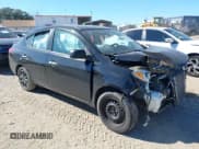 ✅ 2013 Nissan Versa S Plus • VIN: 3N1CN7AP3DL882733 • Lot: 38646471. Wystawiony na IAAI z przebiegiem 139 314 mil. Bezpłatny archiwum sprzedaży aukcyjnych z USA i szczegółowy raport historii pojazdu na DreamBid. Zdjęcie 1.