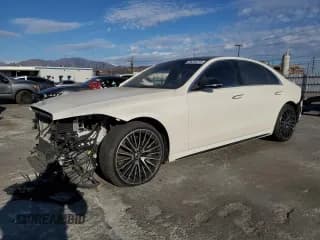 ✅ 2022 Mercedes-Benz S 500 • VIN: W1K6G6DB4NA102011 • Lot: 86253215. Wystawiony na Copart z przebiegiem 33 521 mil. Bezpłatny archiwum sprzedaży aukcyjnych z USA i szczegółowy raport historii pojazdu na DreamBid. Zdjęcie 1.