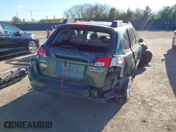 ✅ 2011 Subaru Outback Premium • VIN: 4S4BRCGC1B3364781 • Lot: 40996235. Listed on IAAI with 180,216 mi. Free auction sales archive from the USA and detailed vehicle history report at DreamBid. Image 4.