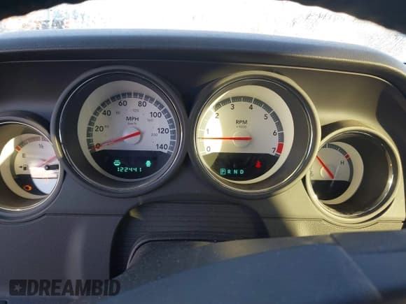 ✅ 2010 Dodge Challenger SE • VIN: 2B3CJ4DV7AH142688 • Lot: 41474988. Wystawiony na IAAI z przebiegiem 122 441 mil. Bezpłatny archiwum sprzedaży aukcyjnych z USA i szczegółowy raport historii pojazdu na DreamBid. Zdjęcie 7.