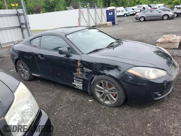 2008 Hyundai Tiburon GS с VIN KMHHM66D08U266025, выставлен на аукционе Copart как лот 59875935 с пробегом 161 271 миль миль и Списание • Salvage title. История ставок и продаж доступна на DreamBid. Изображение 4.