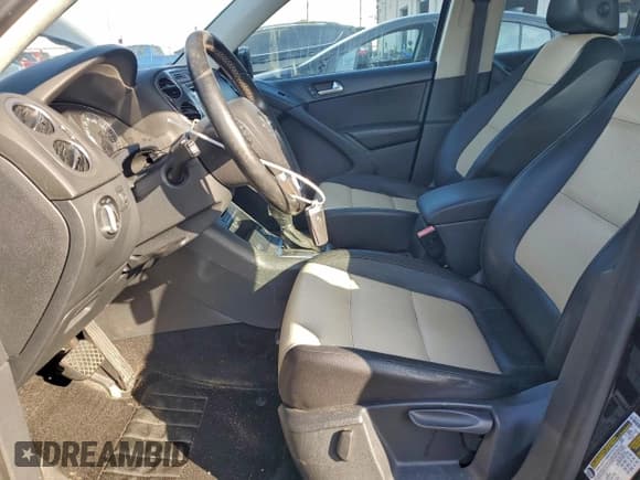 ✅ 2016 Volkswagen Tiguan S • VIN: WVGAV7AX3GW542285 • Lot: 94310795. Wystawiony na Copart z przebiegiem 149 765 mil. Bezpłatny archiwum sprzedaży aukcyjnych z USA i szczegółowy raport historii pojazdu na DreamBid. Zdjęcie 7.