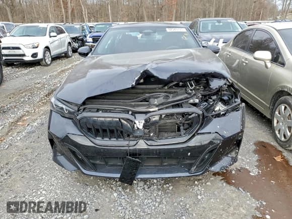 ✅ 2024 BMW 5 Series 540i xDrive • VIN: WBA63FJ01RCR16889 • Лот: 92589135. Опубликован ранее на Copart с пробегом 28 346 миль. Бесплатный доступ к архиву аукционных продаж из США и подробный отчёт об истории автомобиля на DreamBid. Изображение 5.