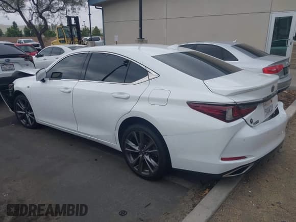 ✅ 2019 Lexus ES 350 Luxury • VIN: 58ABZ1B11KU044017 • Lot: 43193406. Listed on IAAI with 100,539 mi. Free auction sales archive from the USA and detailed vehicle history report at DreamBid. Image 3.