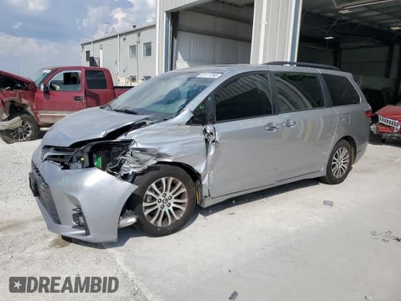 ✅ 2018 Toyota Sienna XLE Auto Access Seat • VIN: 5TDYZ3DC2JS939132 • Lot: 81111245. Listed on Copart with 102,220 mi. Free auction sales archive from the USA and detailed vehicle history report at DreamBid. Image 1.