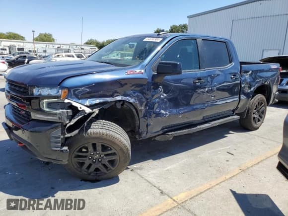 ✅ 2021 Chevrolet Silverado 1500 LT Trail Boss • VIN: 1GCPYFEL7MZ450971 • Lot: 64690984. Wystawiony na Copart z przebiegiem 50 908 mil. Bezpłatny archiwum sprzedaży aukcyjnych z USA i szczegółowy raport historii pojazdu na DreamBid. Zdjęcie 1.