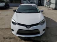 ✅ 2015 Toyota Corolla LE • VIN: 5YFBURHE9FP187111 • Лот: 82238635. Опубликован ранее на Copart с пробегом 135 088 миль. Бесплатный доступ к архиву аукционных продаж из США и подробный отчёт об истории автомобиля на DreamBid. Изображение 5.
