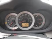 ✅ 2008 Toyota RAV4 • VIN: JTMBK33V185062226 • Лот: 89665445. Опубликован ранее на Copart с пробегом 178 173 миль. Бесплатный доступ к архиву аукционных продаж из США и подробный отчёт об истории автомобиля на DreamBid. Изображение 9.