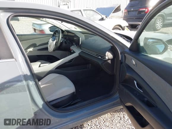 ✅ 2022 Hyundai Elantra Limited • VIN: KMHLN4AJ1NU013543 • Lot: 43419146. Listed on IAAI with 93,549 mi. Free auction sales archive from the USA and detailed vehicle history report at DreamBid. Image 5.