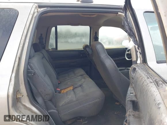 ✅ 2001 Dodge Durango • VIN: 1B4HR28N51F542517 • Lot: 42471264. Wystawiony na IAAI z przebiegiem 145 038 mil. Bezpłatny archiwum sprzedaży aukcyjnych z USA i szczegółowy raport historii pojazdu na DreamBid. Zdjęcie 8.