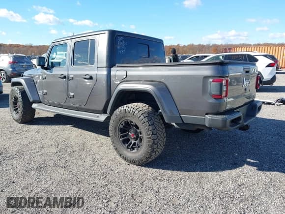 ✅ 2020 Jeep Gladiator Overland • VIN: 1C6HJTFG4LL201352 • Лот: 43614806. Опубликован ранее на IAAI с пробегом 95 727 миль. Бесплатный доступ к архиву аукционных продаж из США и подробный отчёт об истории автомобиля на DreamBid. Изображение 3.