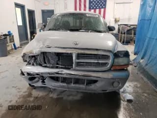 ✅ 2001 Dodge Dakota • VIN: 1B7GL22X71S228661 • Lot: 41849895. Wystawiony na Copart z przebiegiem 182 698 mil. Bezpłatny archiwum sprzedaży aukcyjnych z USA i szczegółowy raport historii pojazdu na DreamBid. Zdjęcie 5.