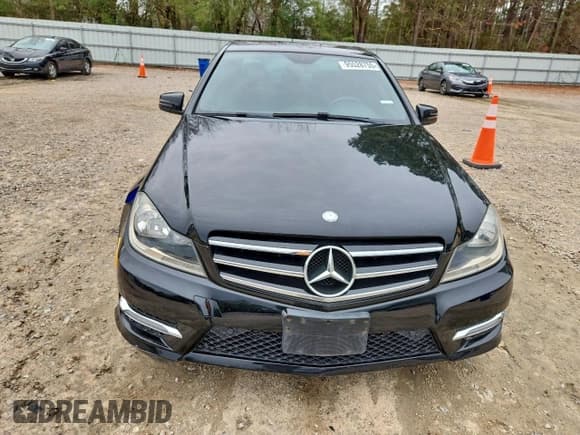 ✅ 2014 Mercedes-Benz C 250 Sport • VIN: WDDGF4HB2EG233005 • Lot: 95528755. Wystawiony na Copart z przebiegiem 132 128 mil. Bezpłatny archiwum sprzedaży aukcyjnych z USA i szczegółowy raport historii pojazdu na DreamBid. Zdjęcie 5.
