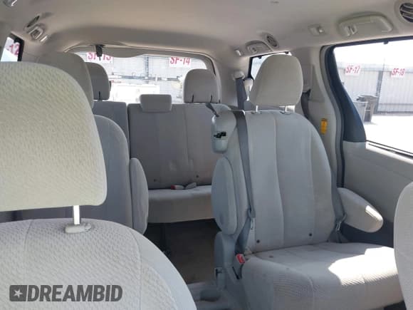 ✅ 2014 Toyota Sienna LE • VIN: 5TDKK3DC6ES463421 • Лот: 43558846. Опубликован ранее на IAAI с пробегом 157 332 миль. Бесплатный доступ к архиву аукционных продаж из США и подробный отчёт об истории автомобиля на DreamBid. Изображение 8.