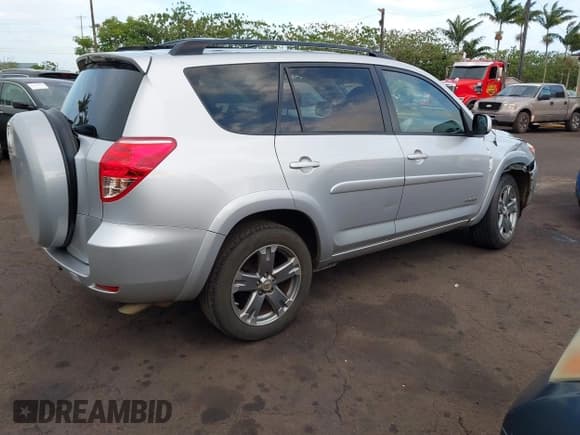 ✅ 2008 Toyota RAV4 Sport • VIN: JTMZK32V685016181 • Lot: 42194844. Wystawiony na IAAI z przebiegiem 43 521 mil. Bezpłatny archiwum sprzedaży aukcyjnych z USA i szczegółowy raport historii pojazdu na DreamBid. Zdjęcie 4.