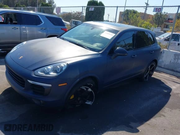 ✅ 2018 Porsche Cayenne • VIN: WP1AA2A2XJKA04400 • Lot: 40480929. Listed on IAAI with 66,129 mi. Free auction sales archive from the USA and detailed vehicle history report at DreamBid. Image 17.