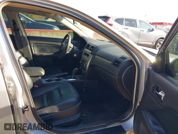 ✅ 2010 Ford Fusion SE • VIN: 3FAHP0HA4AR338438 • Лот: 43550627. Опубликован ранее на IAAI с пробегом 214 507 миль. Бесплатный доступ к архиву аукционных продаж из США и подробный отчёт об истории автомобиля на DreamBid. Изображение 5.