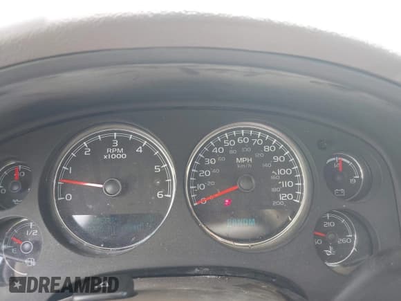 ✅ 2013 Chevrolet Suburban LT • VIN: 1GNSCJE06DR121770 • Lot: 43074095. Wystawiony na IAAI z przebiegiem 240 775 mil. Bezpłatny archiwum sprzedaży aukcyjnych z USA i szczegółowy raport historii pojazdu na DreamBid. Zdjęcie 7.