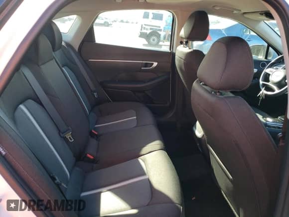 2020 Hyundai Sonata SE z VIN 5NPEG4JAXLH043395, wystawiony jako Copart lot #38888963 z przebiegiem 45 178 mil mil oraz . Historia ofert i sprzedaży dostępna na DreamBid. Obrazek 10.