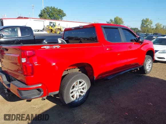 ✅ 2019 Chevrolet Silverado 1500 RST • VIN: 3GCUYEED0KG119751 • Lot: 43319772. Wystawiony na IAAI z przebiegiem 74 404 mil. Bezpłatny archiwum sprzedaży aukcyjnych z USA i szczegółowy raport historii pojazdu na DreamBid. Zdjęcie 4.